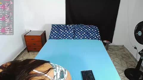 aisha_stacey0410 online show from 09-10-25, 10:21