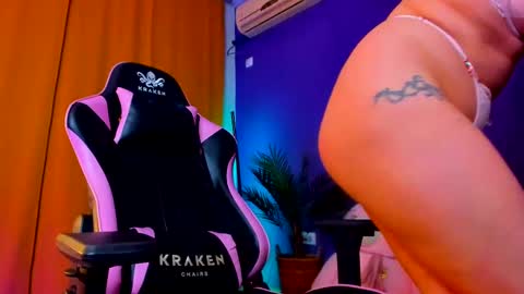 Lora online show from 02-13-25, 04:50