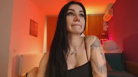 Lora online show from 11-22-25, 10:03