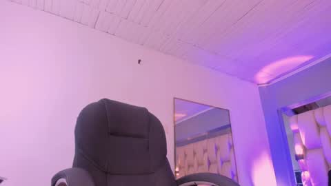 Snapshot of aishakassandra chatting on 01-31-25, 01:45 KASSANDRA online show from 01-31-25, 01:45