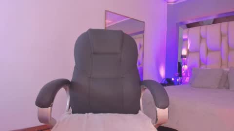 Snapshot of aishakassandra chatting on 02-24-25, 11:32 KASSANDRA online show from 02-24-25, 11:32