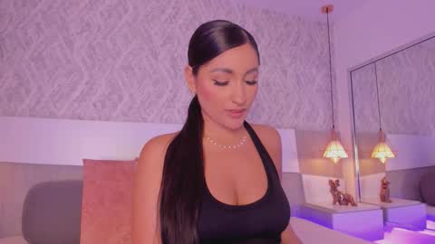 Aisha online show from 11-18-25, 03:38