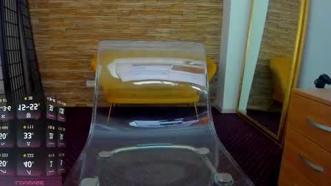 Aisha online show from 10-20-25, 03:51