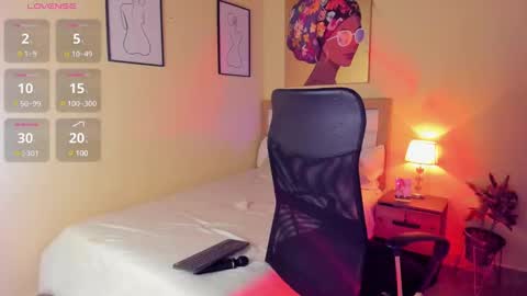 Snapshot of aitana_brown chatting on 12-14-24, 10:18 Aitana Brown online show from 12-14-24, 10:18