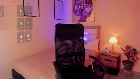 Snapshot of aitana_brown chatting on 12-22-24, 06:37 Aitana Brown online show from 12-22-24, 06:37