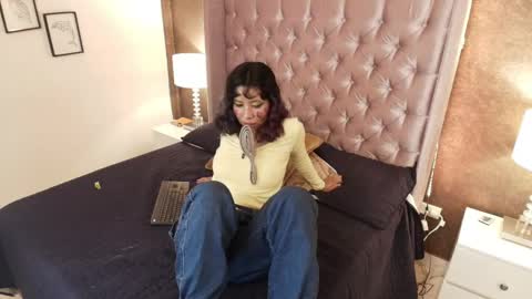 A K A N E  U W U online show from 02-25-25, 07:47