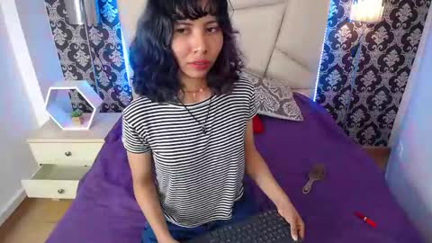 A K A N E  U W U online show from 02-28-25, 01:05