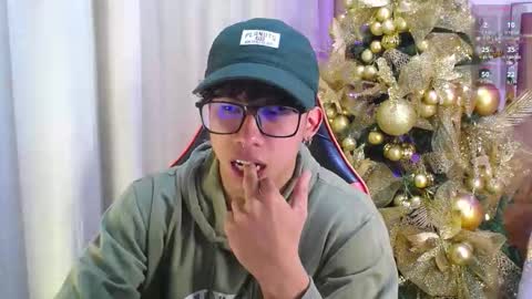 Snapshot of akazaboy chatting on 12-17-25, 04:07 akazaboy online show from 12-17-25, 04:07