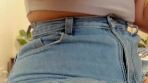 Snapshot of akendacurls2 chatting on 10-25-25, 04:35 Akenda online show from 10-25-25, 04:35