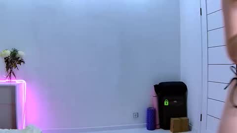 Snapshot of akerya chatting on 02-27-26, 12:54 Hi Im Oli online show from 02-27-26, 12:54