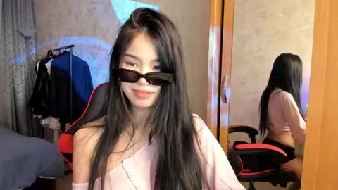 Snapshot of akiba_cute chatting on 05-12-26, 03:53 akiba_cute online show from 05-12-26, 03:53