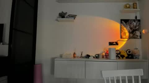 Snapshot of akime_girl chatting on 11-28-25, 02:25 Akime online show from 11-28-25, 02:25