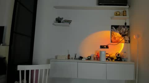 Snapshot of akime_girl chatting on 11-29-25, 02:25 Akime online show from 11-29-25, 02:25