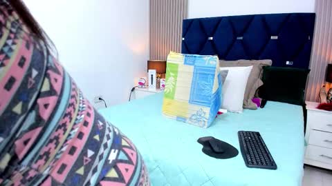 Snapshot of akirafallk_ chatting on 11-10-25, 04:17 Akira online show from 11-10-25, 04:17