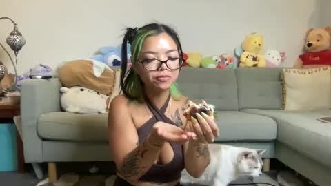 Snapshot of akirazayy chatting on 02-06-26, 03:33 Akira Zay online show from 02-06-26, 03:33