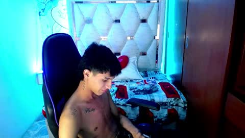 Snapshot of akyra_latin chatting on 03-31-26, 12:01 Akyra latin online show from 03-31-26, 12:01