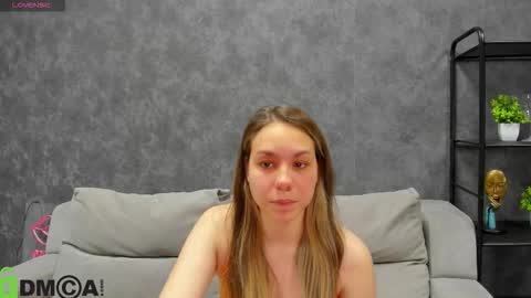 Snapshot of al1ice_moures chatting on 10-15-25, 09:42 Al1ice online show from 10-15-25, 09:42