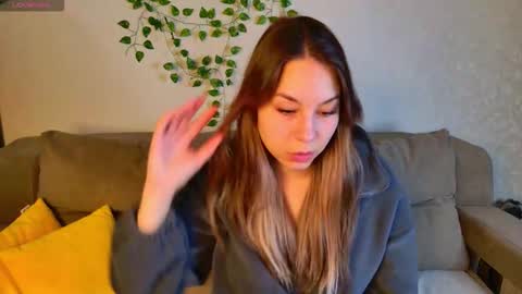 Snapshot of al1ice_moures chatting on 11-28-25, 01:19 Al1ice online show from 11-28-25, 01:19