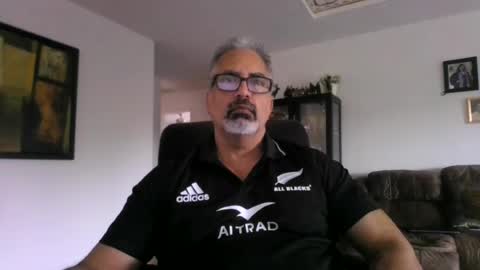 Snapshot of aladdin31673 chatting on 06-20-26, 08:00 aladdin31673 online show from 06-20-26, 08:00