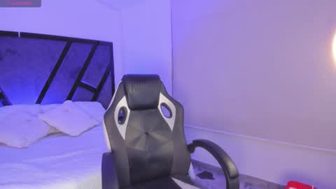 Snapshot of alahiaa1_ chatting on 11-12-25, 03:51 Alahia online show from 11-12-25, 03:51