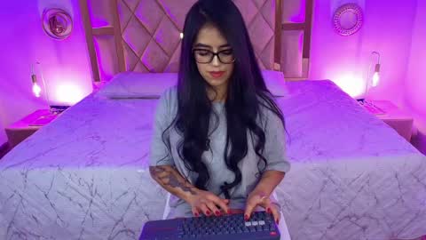 alahiacolucci online show from 05-30-26, 01:30