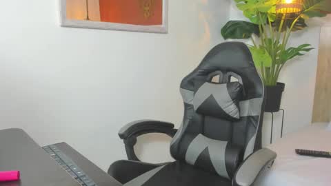 Snapshot of alaia05 chatting on 03-18-26, 03:04 A L A I A online show from 03-18-26, 03:04