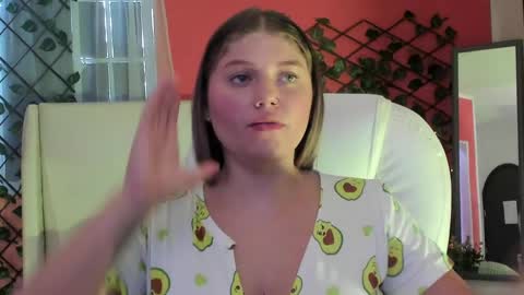 Snapshot of alaia_greyy chatting on 05-19-26, 12:55 Alaia online show from 05-19-26, 12:55