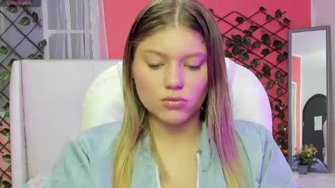 Snapshot of alaia_greyy chatting on 06-23-26, 12:36 Alaia online show from 06-23-26, 12:36