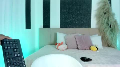 Snapshot of alaia_manson chatting on 02-09-26, 07:40 Alaia online show from 02-09-26, 07:40