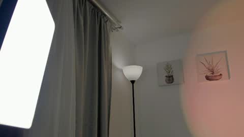 Snapshot of alaiarogerss chatting on 05-30-26, 10:45 online show from 05-30-26, 10:45
