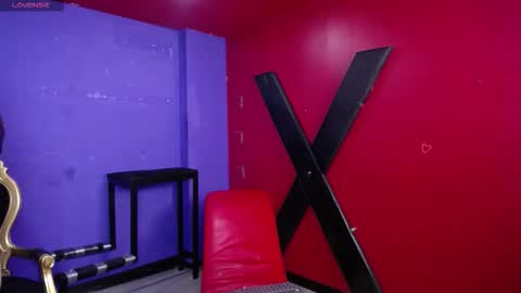 Snapshot of alaiia___ chatting on 11-27-25, 02:35 Alaiia online show from 11-27-25, 02:35