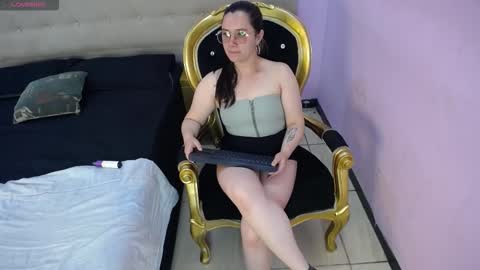 Snapshot of alaiia___ chatting on 12-13-25, 08:04 Alaiia online show from 12-13-25, 08:04