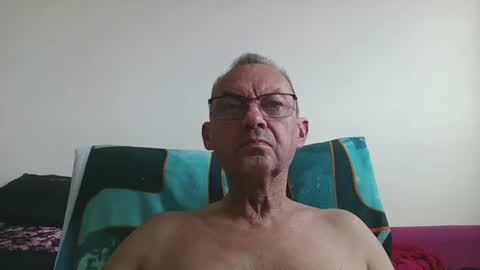 Snapshot of alain5159 chatting on 07-05-26, 04:03 alain5159 online show from 07-05-26, 04:03