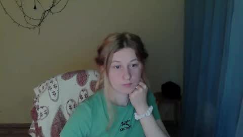 Snapshot of alalaska_ana chatting on 05-19-26, 04:57 Anna online show from 05-19-26, 04:57