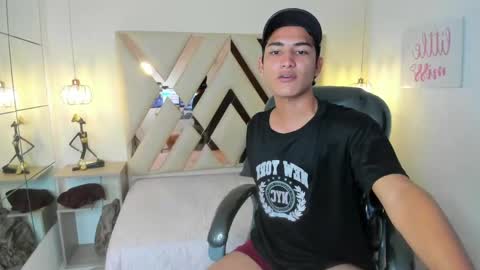 Snapshot of alamgrey_ chatting on 09-29-25, 02:00 Alam online show from 09-29-25, 02:00