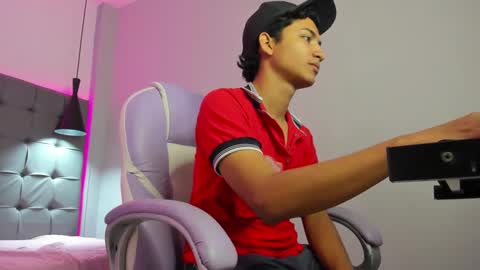 Snapshot of alamgrey_ chatting on 09-30-25, 01:38 Alam online show from 09-30-25, 01:38