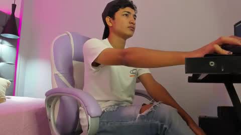Snapshot of alamgrey_ chatting on 10-01-25, 03:07 Alam online show from 10-01-25, 03:07