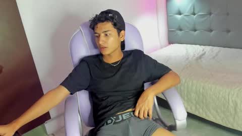 Snapshot of alamgrey_ chatting on 10-09-25, 03:43 Alam online show from 10-09-25, 03:43
