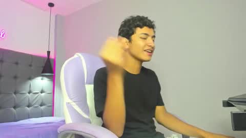 Snapshot of alamgrey_ chatting on 10-15-25, 03:23 Alam online show from 10-15-25, 03:23