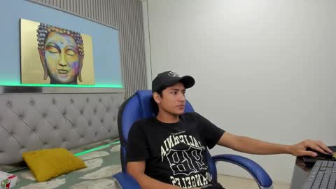 Snapshot of alamgrey_ chatting on 10-21-25, 02:29 Alam online show from 10-21-25, 02:29
