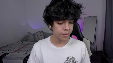 Snapshot of alan18n chatting on 02-26-26, 03:44 alan18n online show from 02-26-26, 03:44