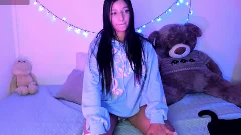 Snapshot of alana_77 chatting on 01-31-25, 04:47 Alana online show from 01-31-25, 04:47