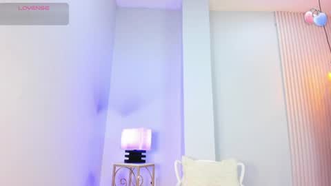 Snapshot of alana__rossetti chatting on 07-20-26, 12:07 Alana online show from 07-20-26, 12:07