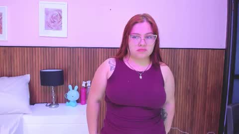 Snapshot of alana_glasses chatting on 09-09-25, 11:54 Alana online show from 09-09-25, 11:54