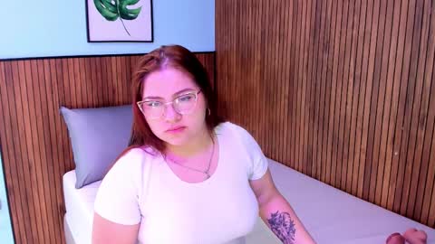 Snapshot of alana_glasses chatting on 09-10-25, 12:05 Alana online show from 09-10-25, 12:05