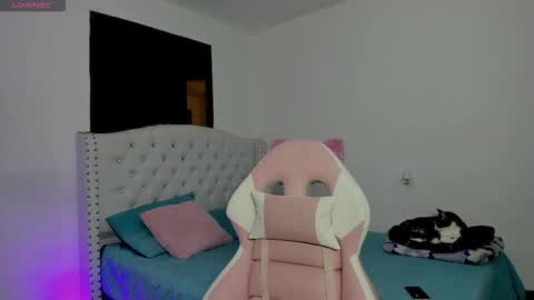 Alana. online show from 12-14-25, 04:07