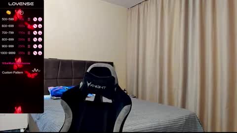 Snapshot of alanabrox chatting on 12-16-25, 12:59 Julia online show from 12-16-25, 12:59