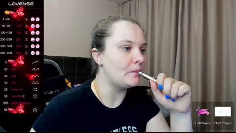 Snapshot of alanabrox chatting on 12-21-25, 03:24 Julia online show from 12-21-25, 03:24