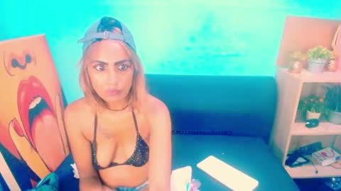 alanadelray online show from 01-26-25, 06:06