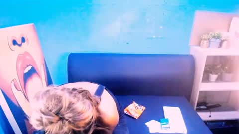 alanadelray online show from 02-07-25, 08:22